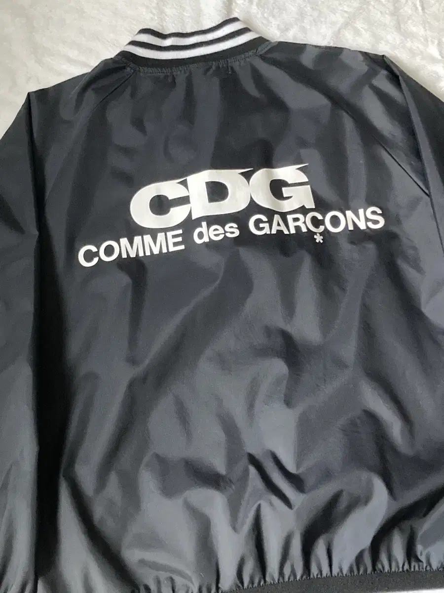 꼼데가르송 CDG 바시티 자켓