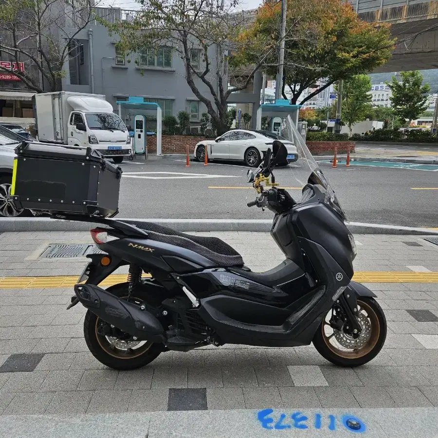 nmax 125 24년식 내놓습니다