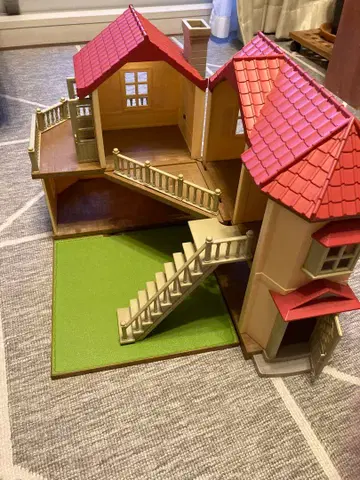 실바니안 패밀리 조명이 켜진 큰 집과 가구, 아이스크림 자동차 포함