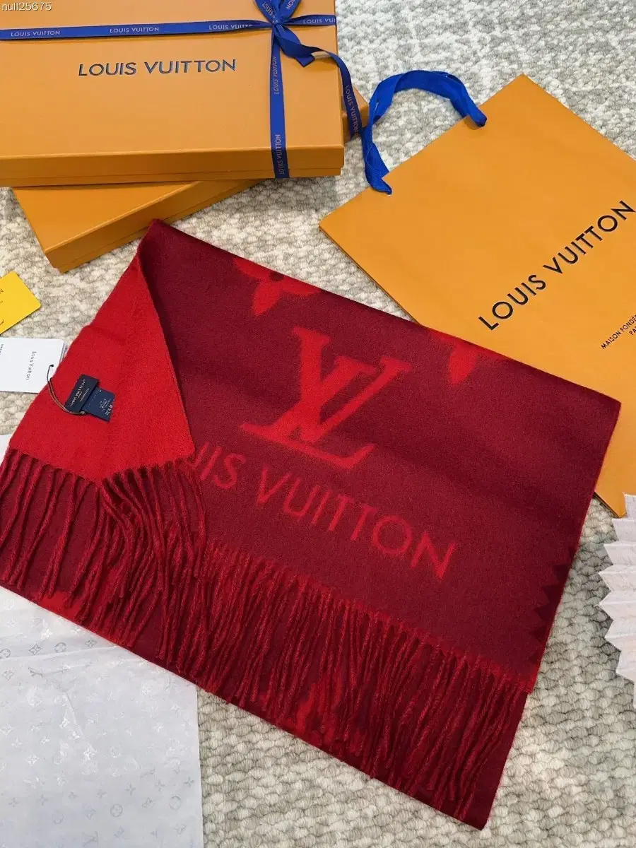 LOUIS VUITTON 루이비통 모던 캐주얼 스카프