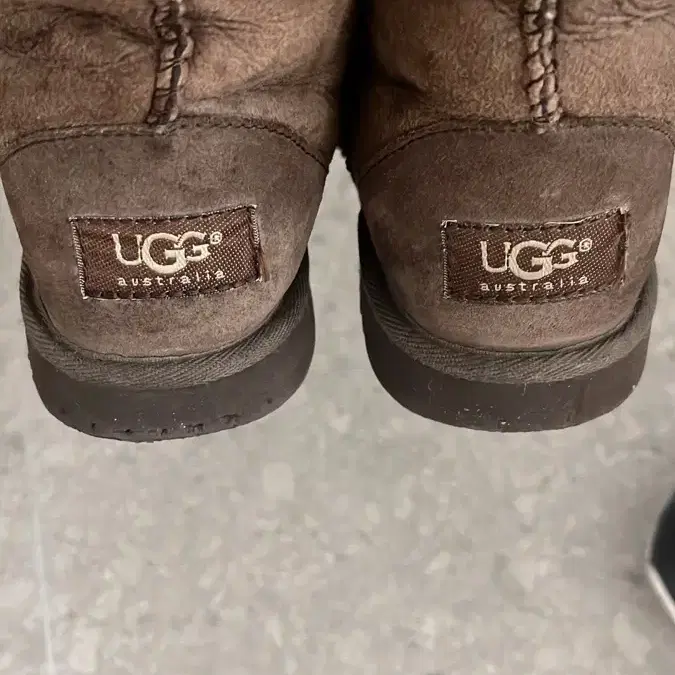 UGG // 클래식 숏 브라운 (225-230mm)