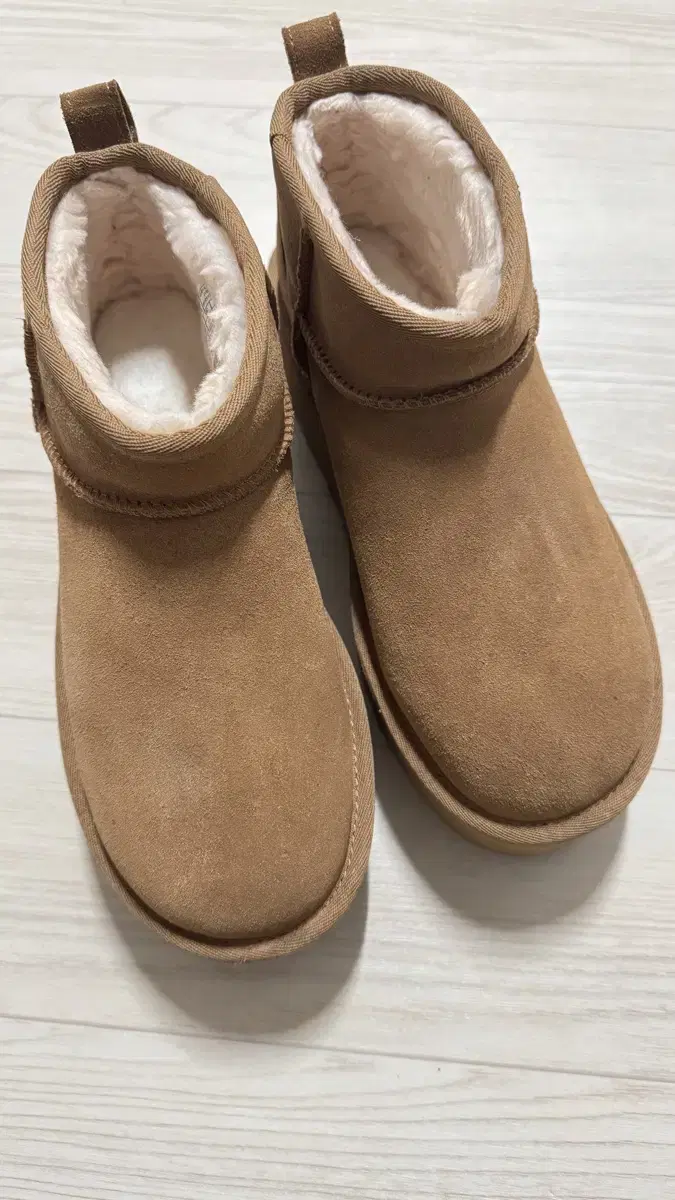 ugg 클래식 울트라 미니 플랫폼 us7