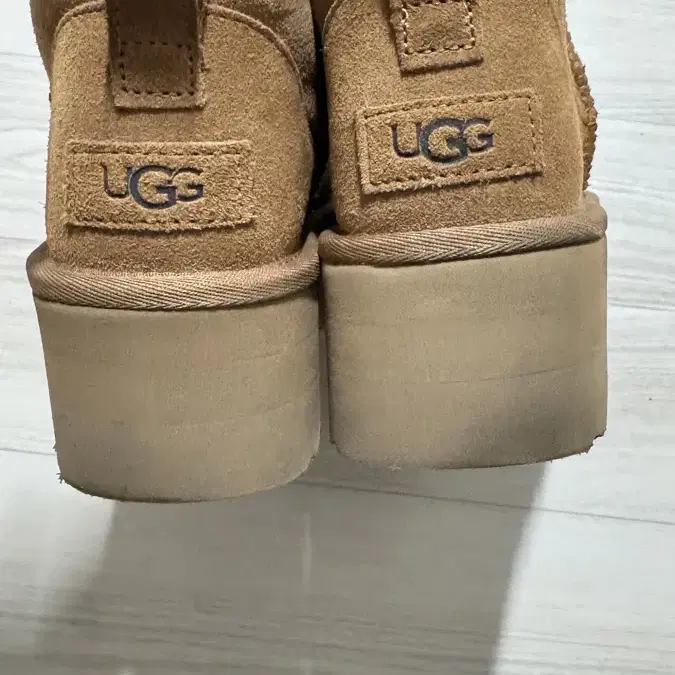 ugg 클래식 울트라 미니 플랫폼 us7