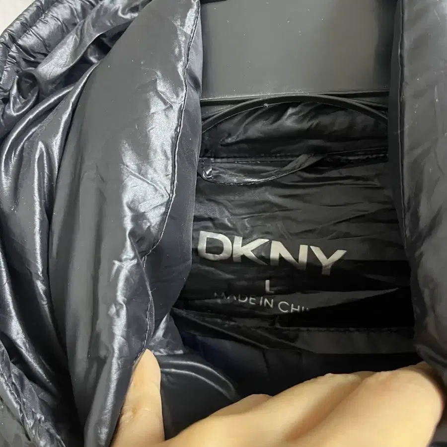 DKNY 후디드 패커블 다운 패딩 L