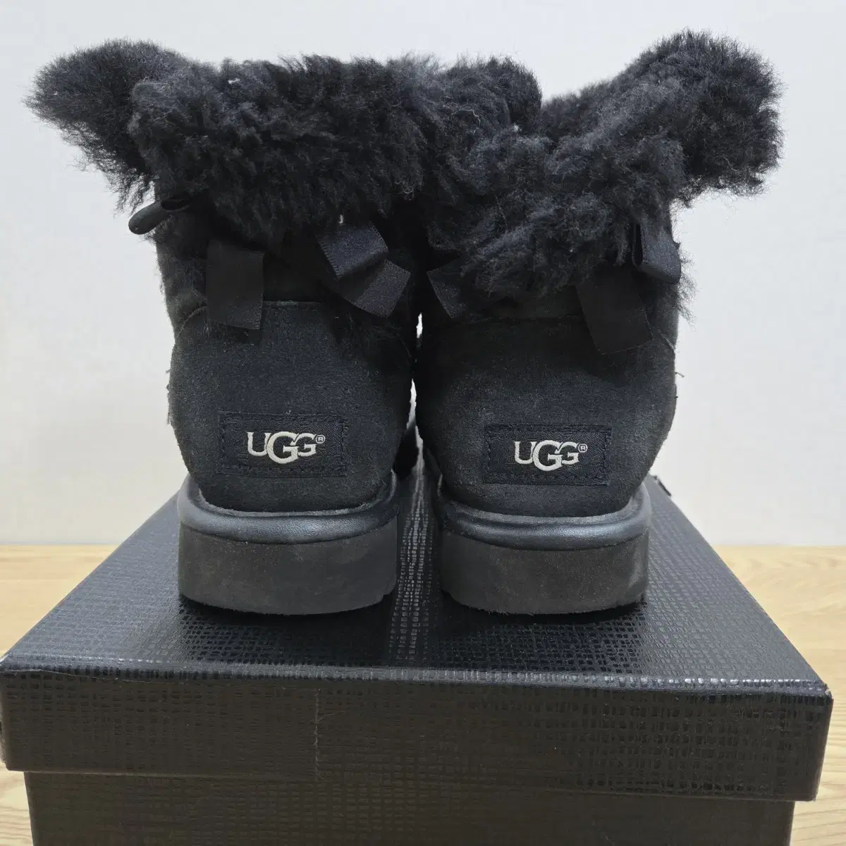 [230] UGG 어그 미니 베일리 보우2 블랙