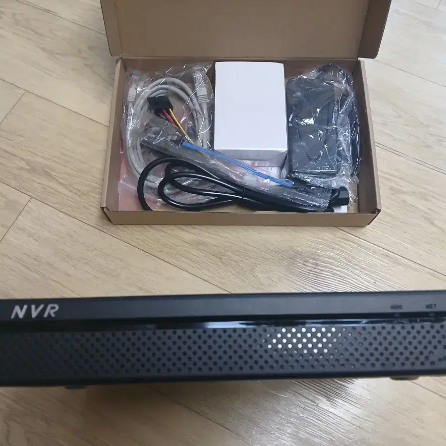 NVR 4104HS-P-4KS3  새상품