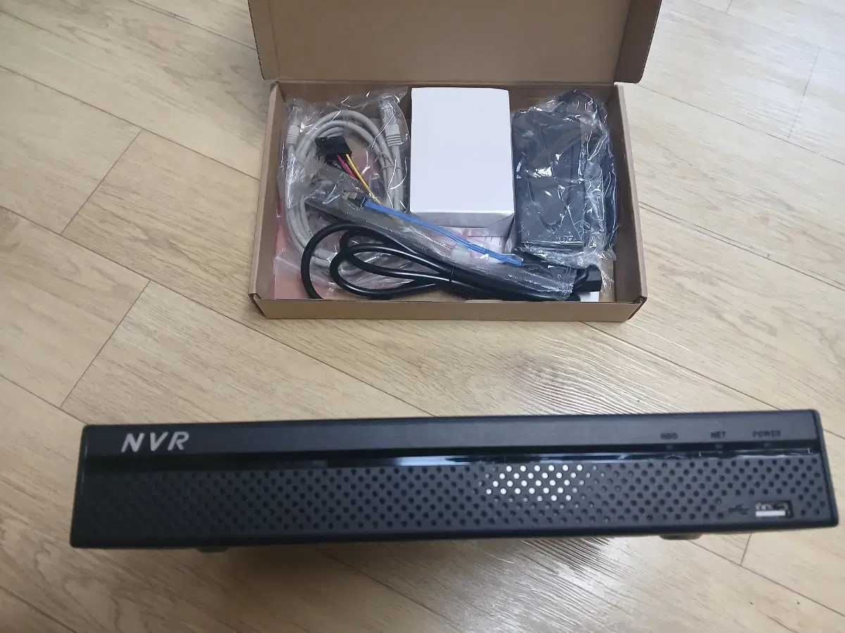 NVR 4104HS-P-4KS3  새상품