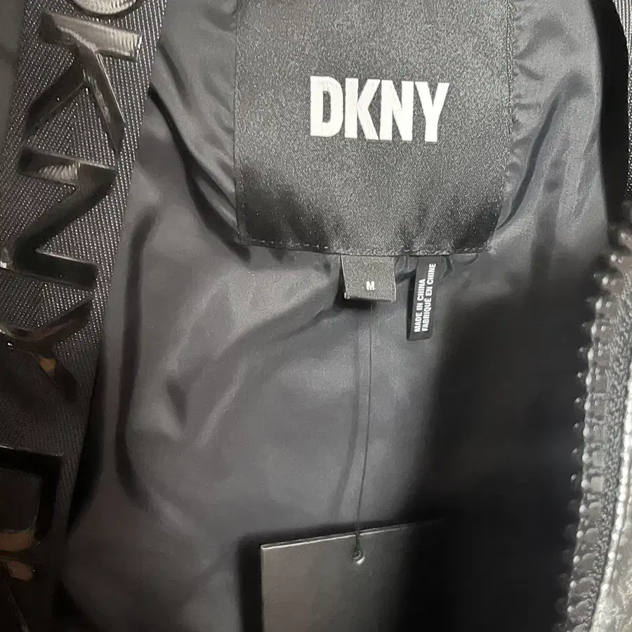 (새제품/브랜드택ㅇ) DKNY 크링클 메탈릭 패딩