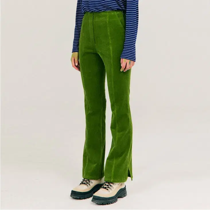 준준스페이스 Corduroy Boot-Cut Pants_Olive