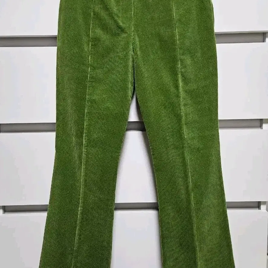 준준스페이스 Corduroy Boot-Cut Pants_Olive