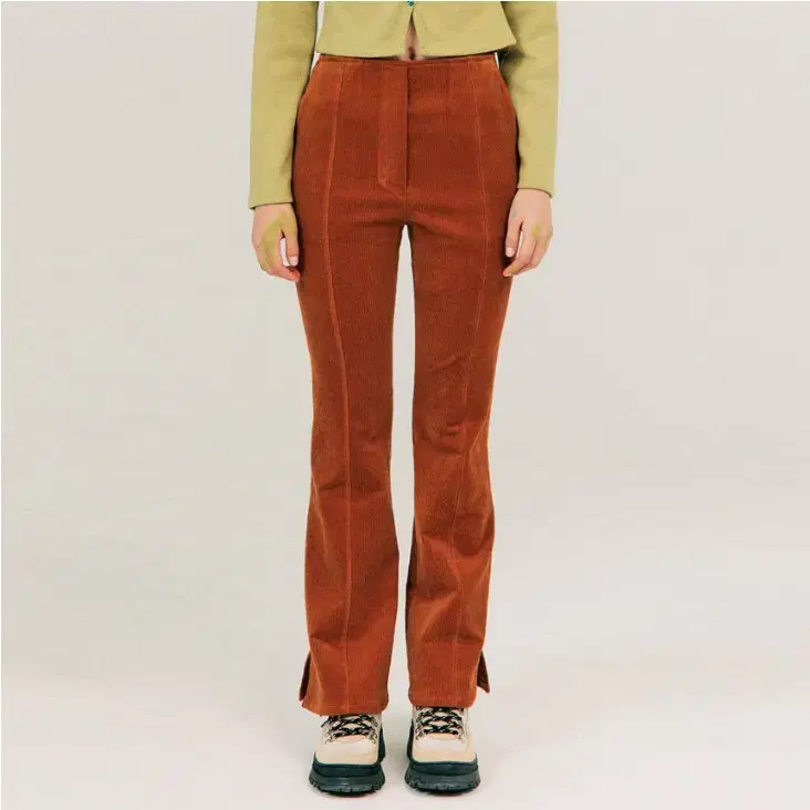 준준스페이스 Corduroy Boot-Cut Pants_Brown