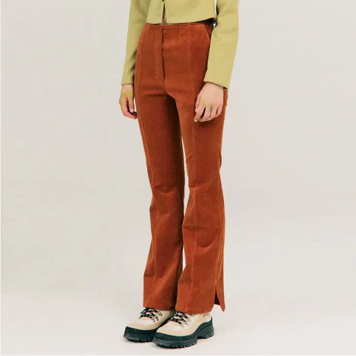 준준스페이스 Corduroy Boot-Cut Pants_Brown