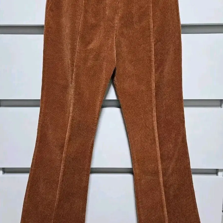 준준스페이스 Corduroy Boot-Cut Pants_Brown