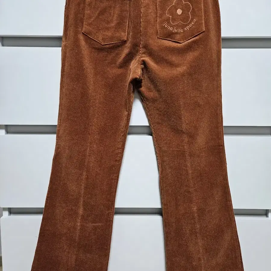 준준스페이스 Corduroy Boot-Cut Pants_Brown