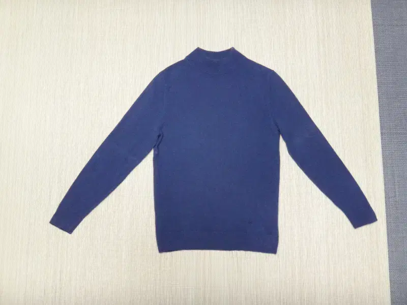 (95) Logadis Cashmere Half Turtleneck Knit