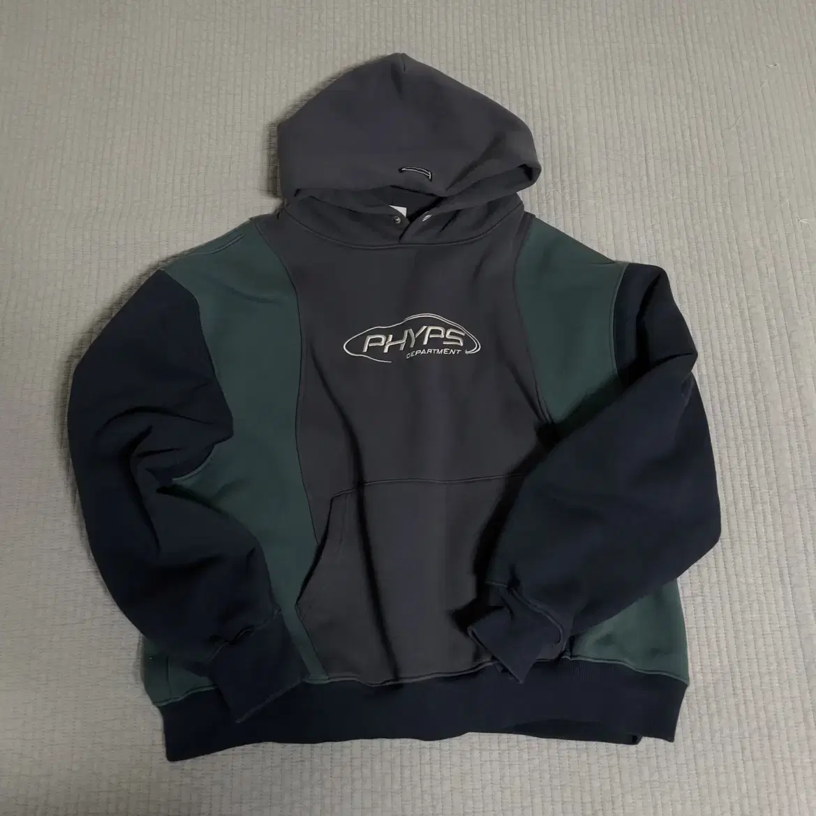 [M] 피지컬에듀케이션 후드티 MIXED CURVE HOODIE 차콜