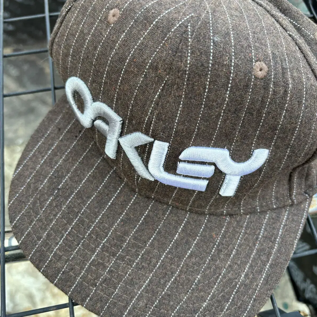 Oakley 오클리 브라운 스트라이프 볼캡