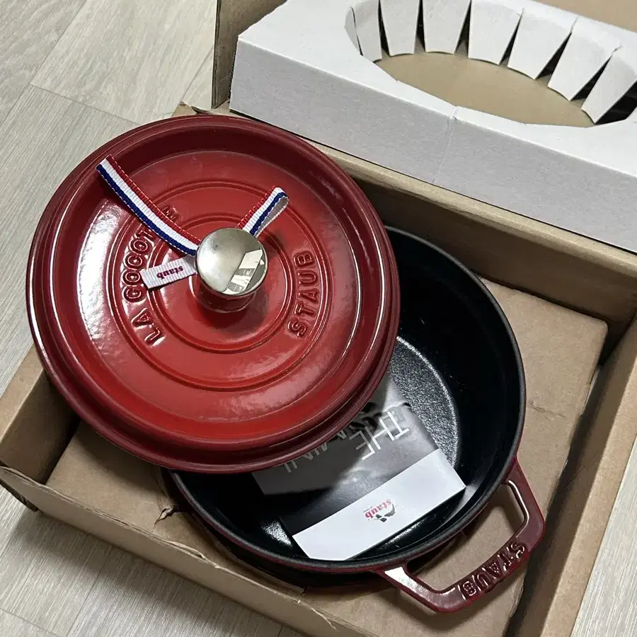 스타우브 (Staub) 원형 꼬꼬떼 체리 20cm