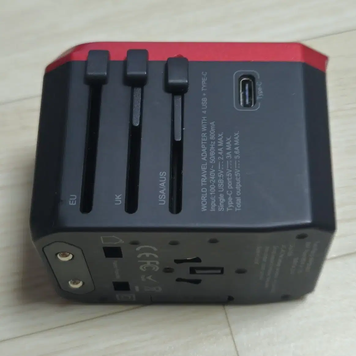 월드트레블어댑터  WORLD TRAVEL ADAPTER  팝니다.