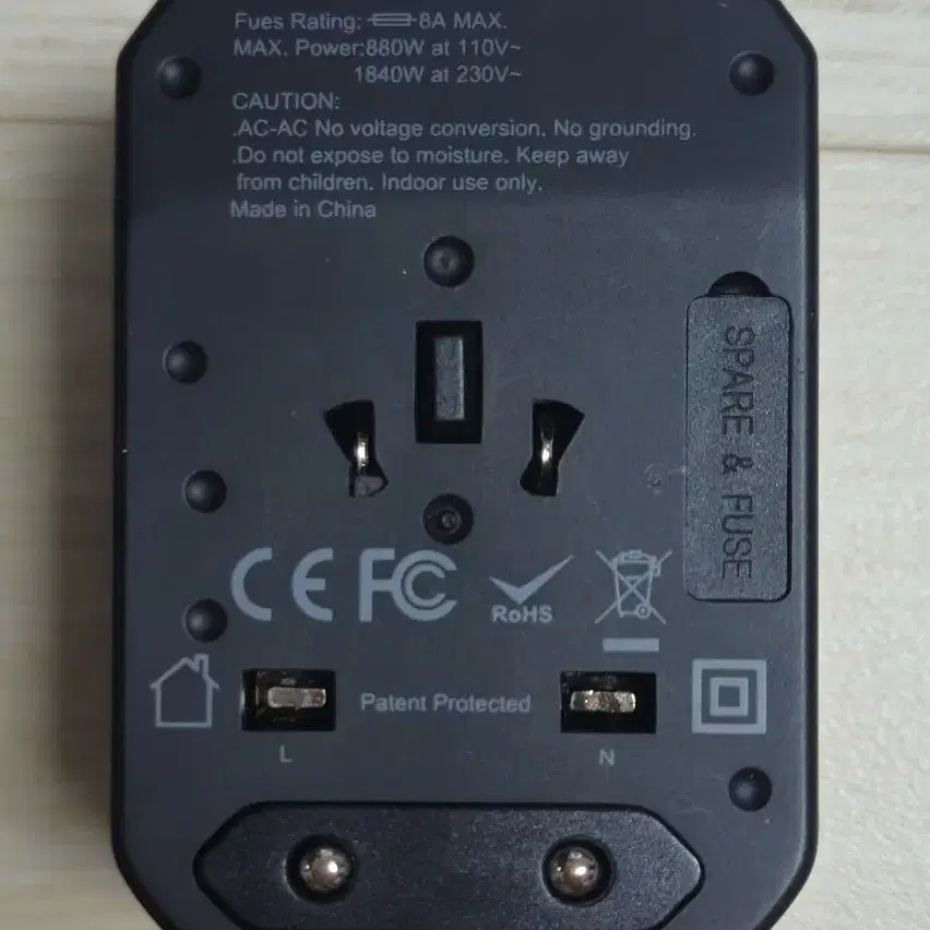 월드트레블어댑터  WORLD TRAVEL ADAPTER  팝니다.