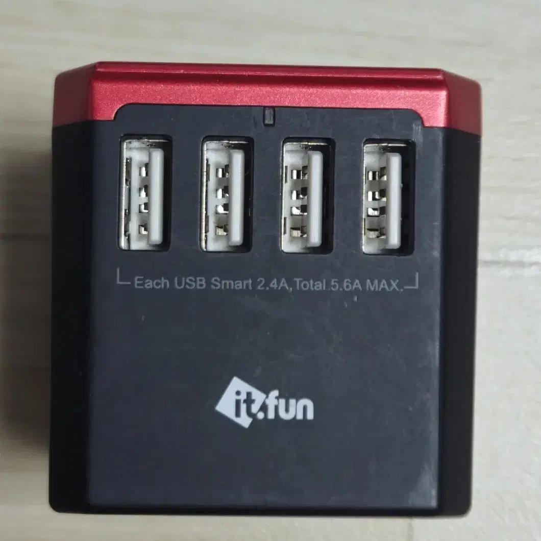 월드트레블어댑터  WORLD TRAVEL ADAPTER  팝니다.