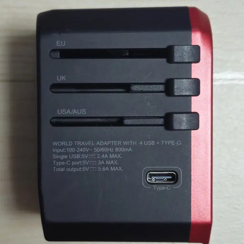 월드트레블어댑터  WORLD TRAVEL ADAPTER  팝니다.