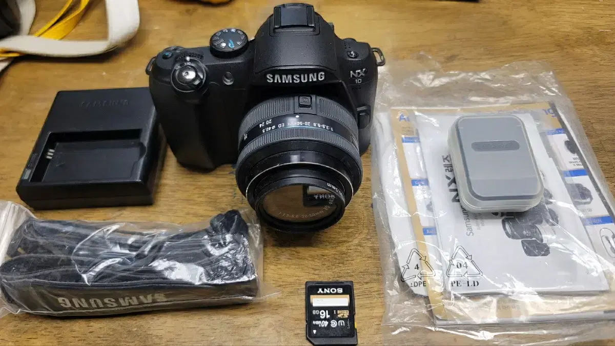 삼성 미러리스 카메라 NX10+2050번들렌즈