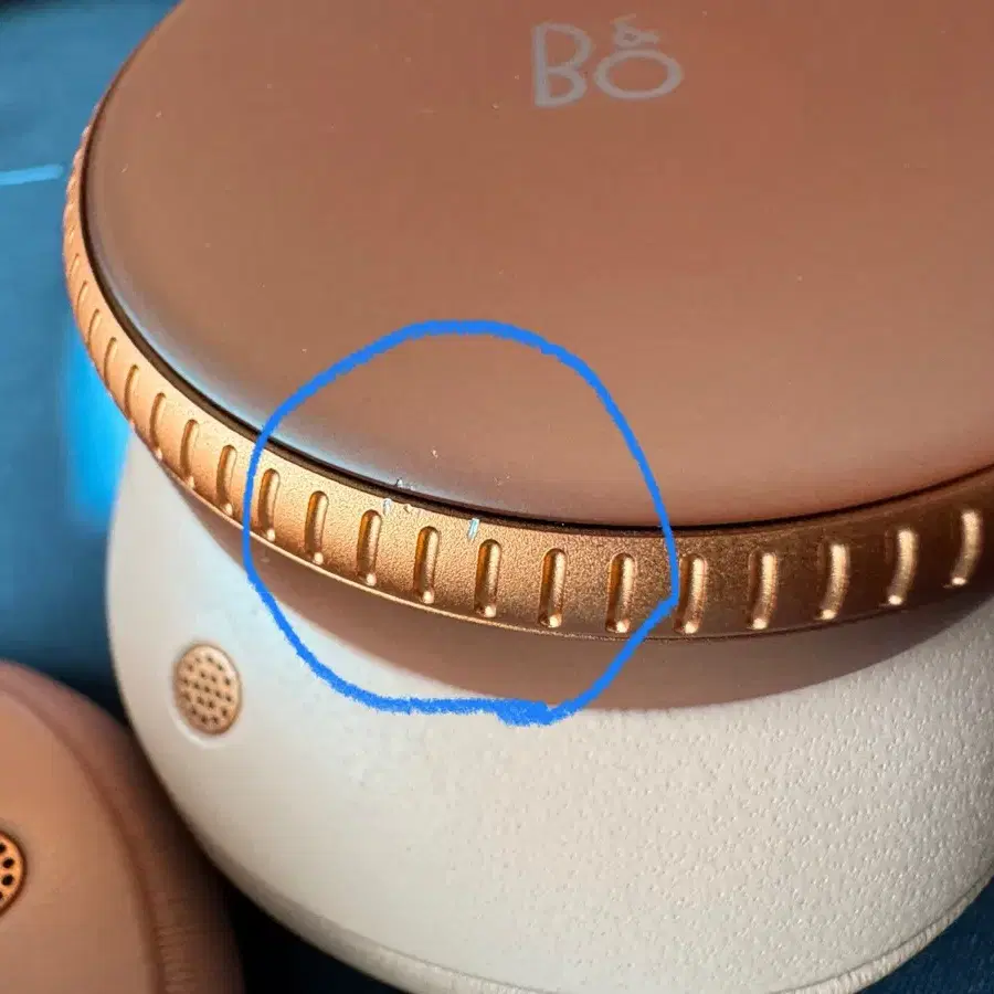 뱅앤올룹슨 Beoplay H100 헤드폰 팝니다.