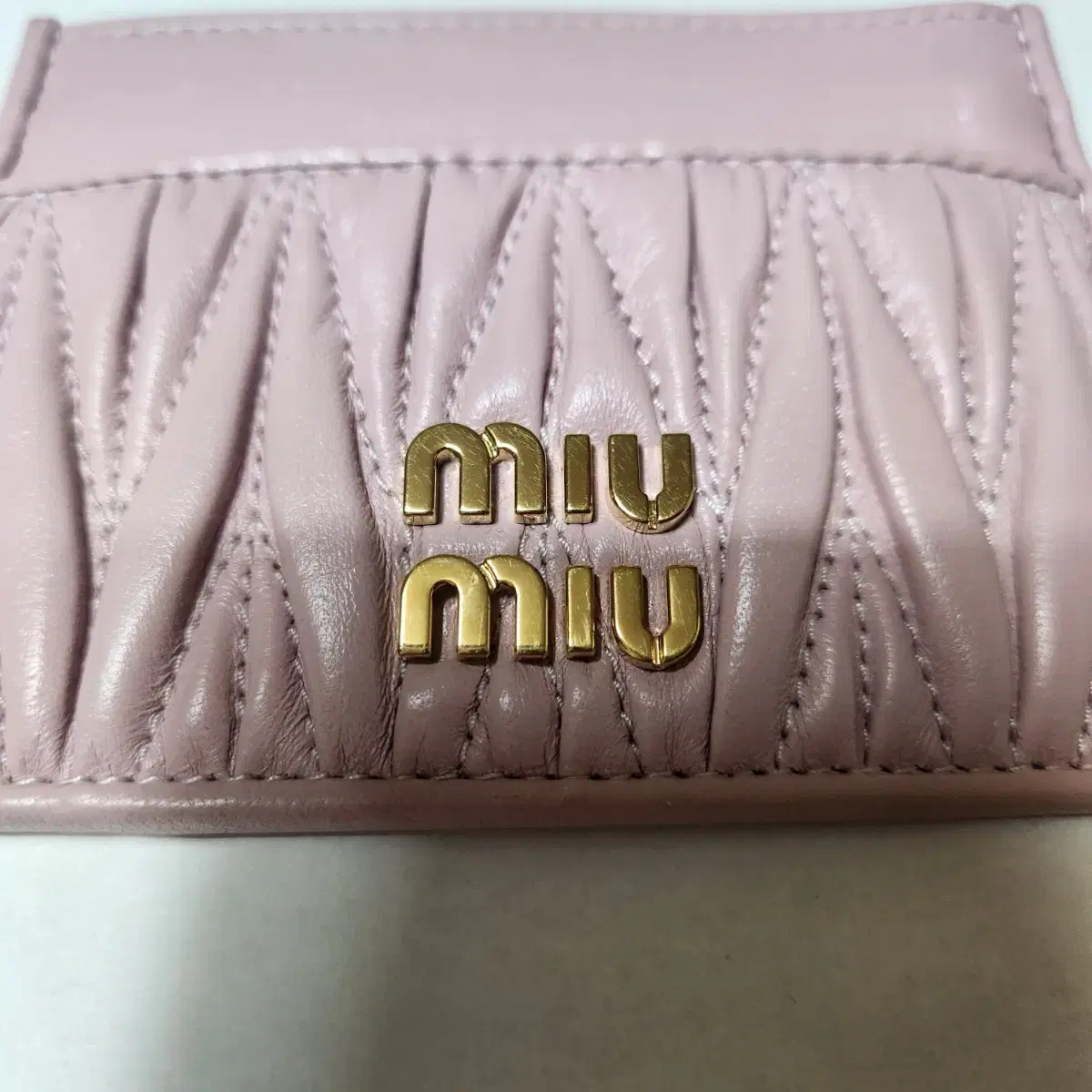 miumiu 마테라쎄 나파 가죽 카드 지갑