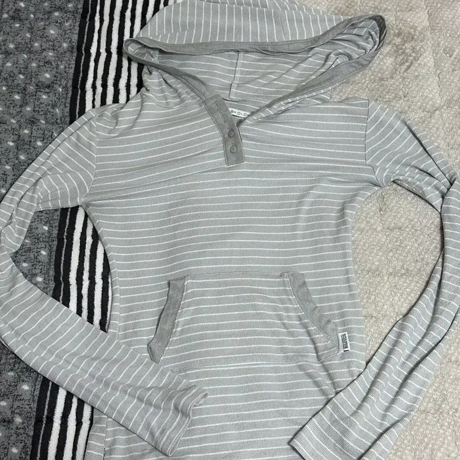 [Sculptor] Stripe Hoodie Tee Gray