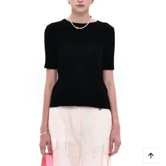 마뗑킴 TEXTURE BLOCK SLIM KNIT TOP IN BLACK