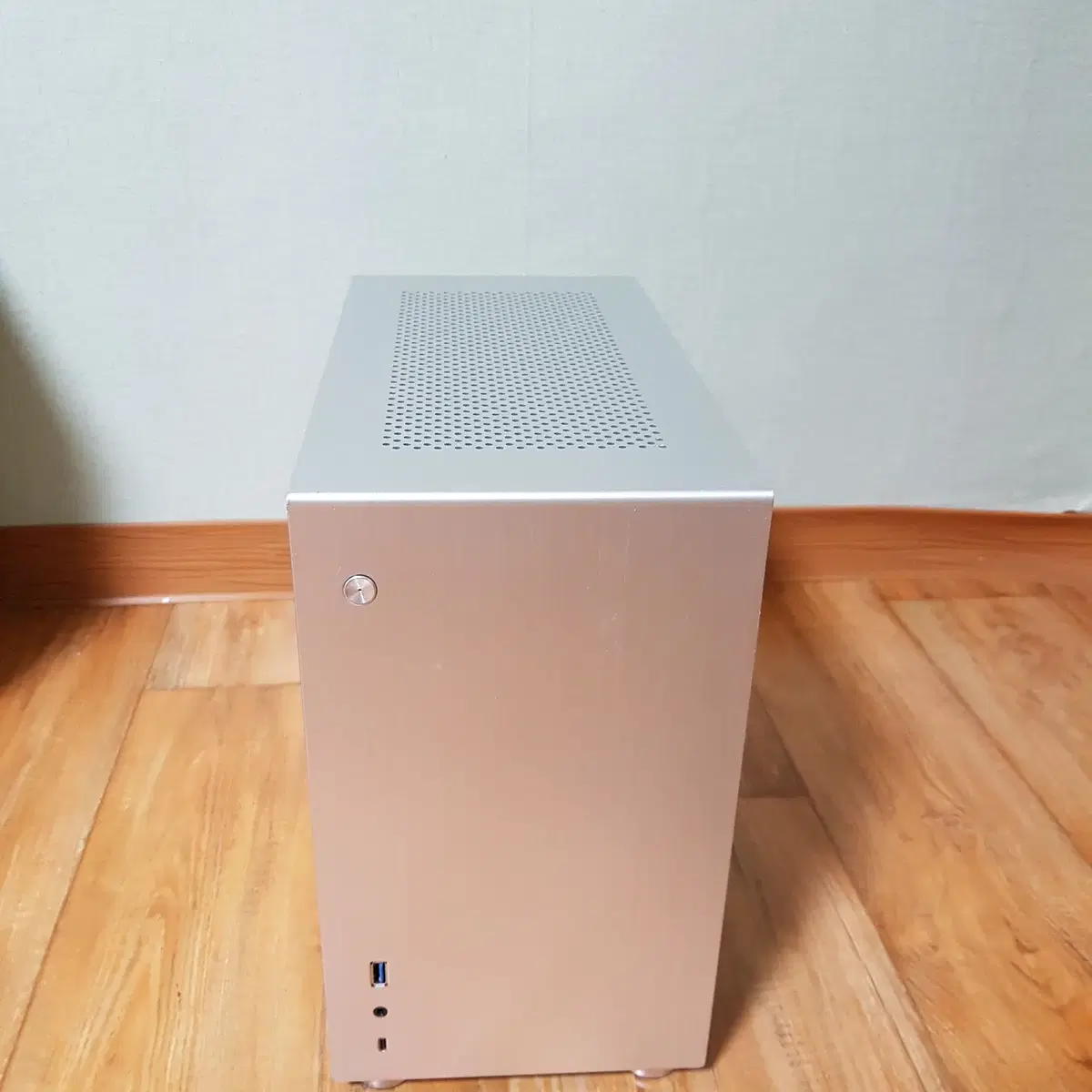 존스보 V10 ITX 케이스