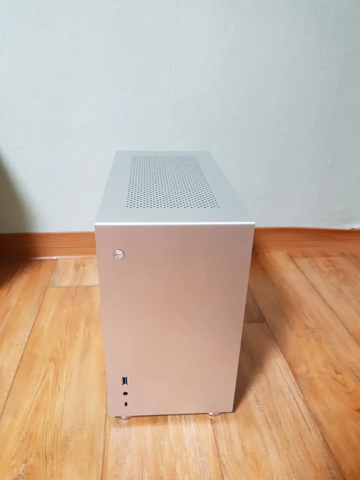 존스보 V10 ITX 케이스