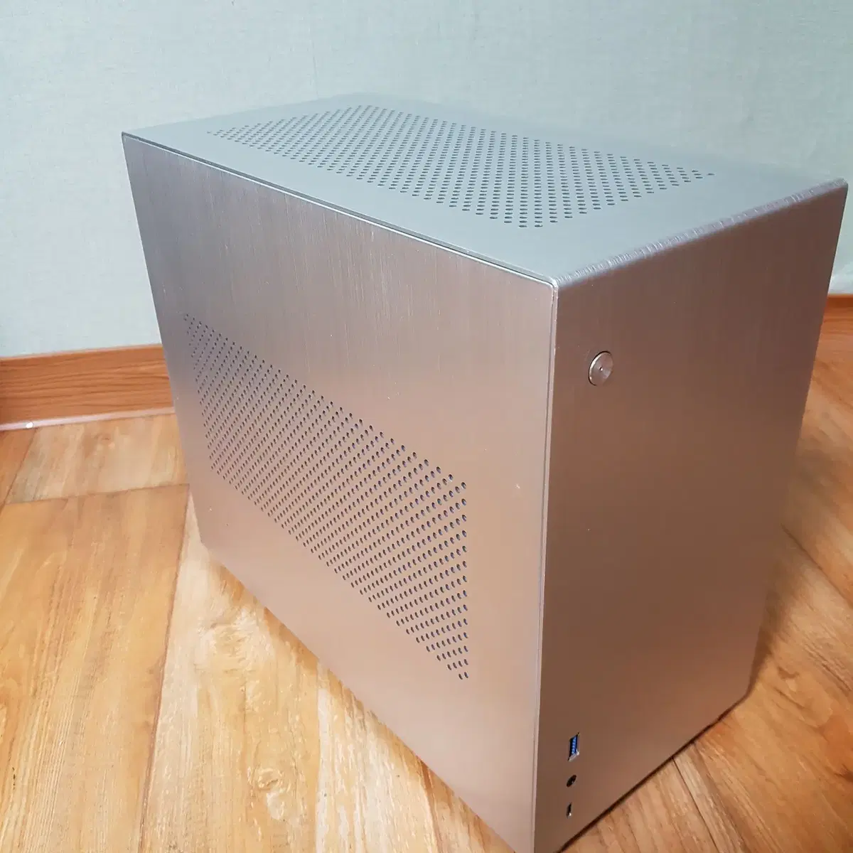 존스보 V10 ITX 케이스