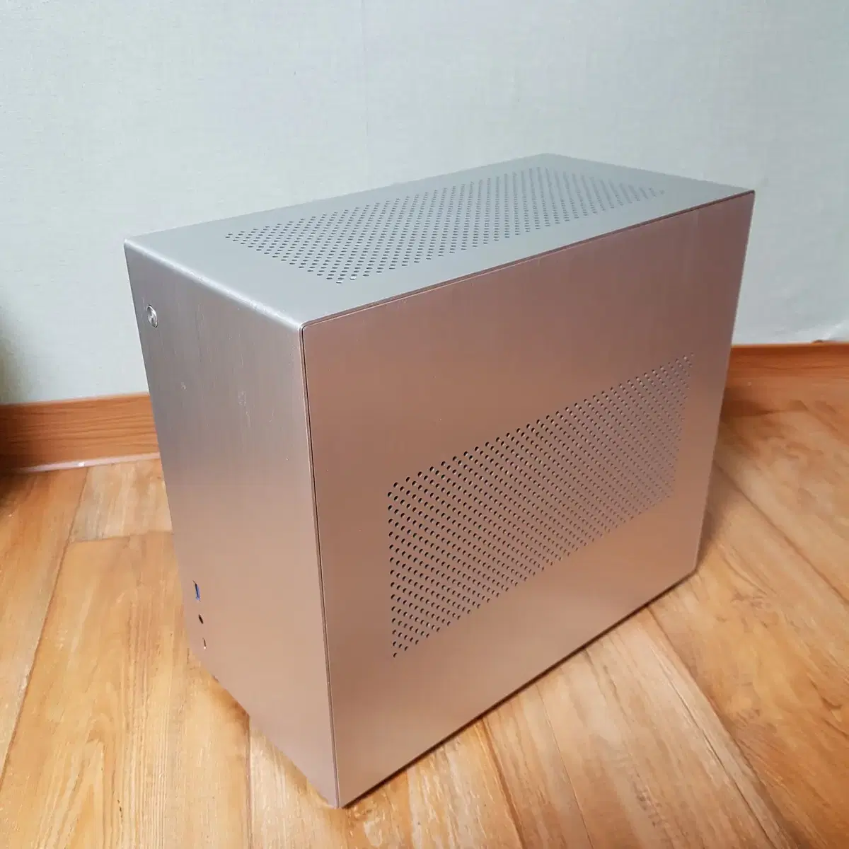 존스보 V10 ITX 케이스