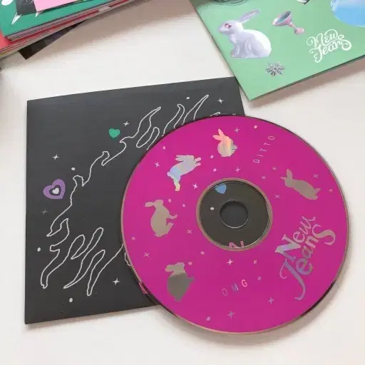 (예약중) 뉴진스 해린 블루북 cd& 뉴진스 하니 omg 디토 cd