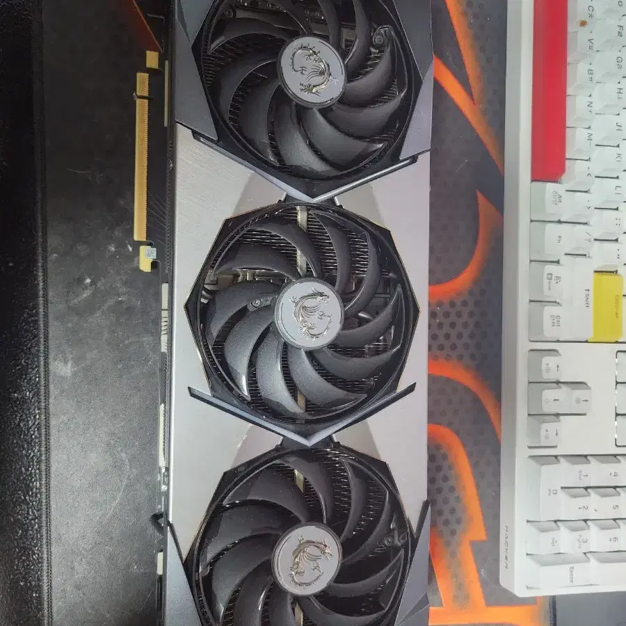 RTX3090 슈프림팝니다.