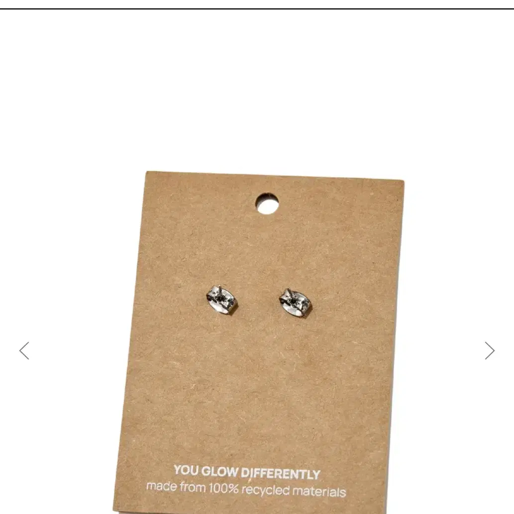 글로니 귀걸이 GLOWNY G SYMBOL EARRINGS SILVER