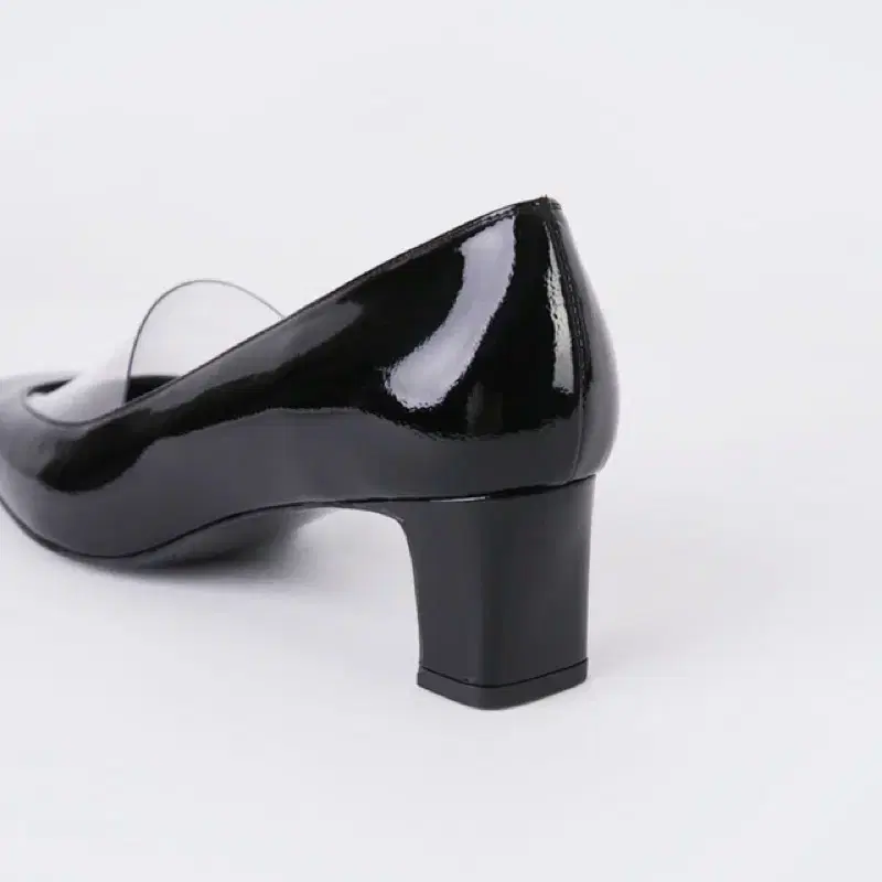 메노드모쏘 Square transparent pumps (black)