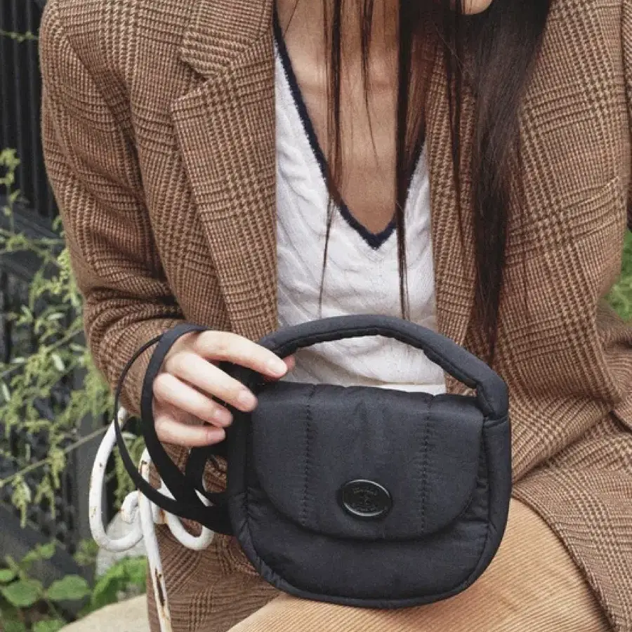 몽드몽드 Classic Button Padding Cross bag 블랙