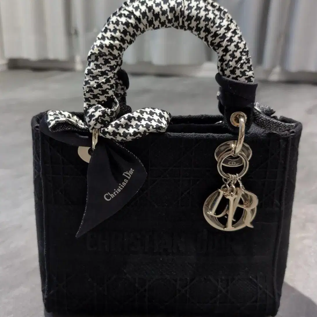 디올 CHRISTIAN DIOR 레이디 라이트 M05650REY_M989