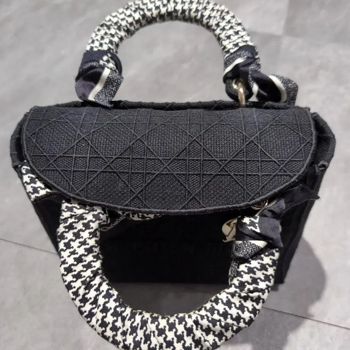 디올 CHRISTIAN DIOR 레이디 라이트 M05650REY_M989