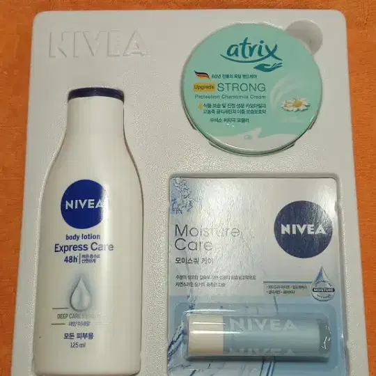 미개봉) 새상품) 바디 로션, 핸드 크림, 립밤, NIVEA 3종 세트