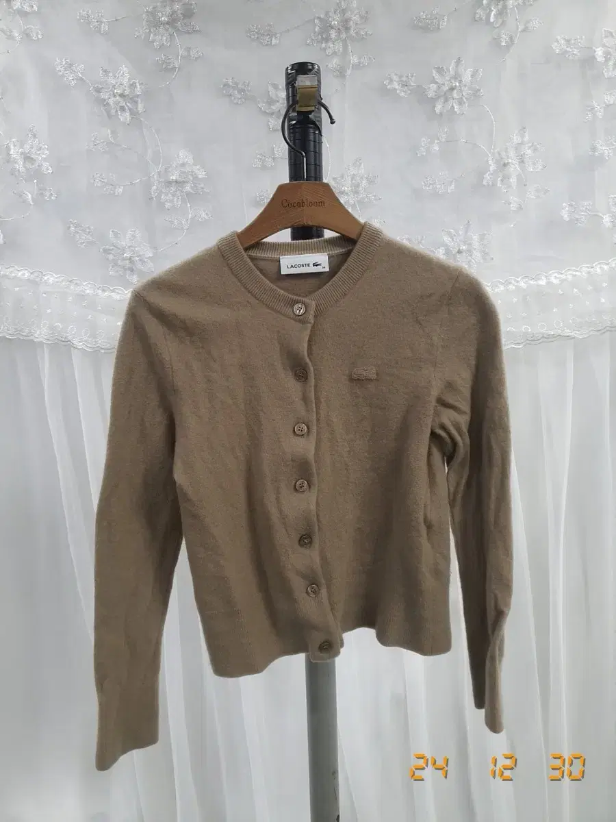 Lacoste Short Cardigan 34 (Domestic 90, Beige)