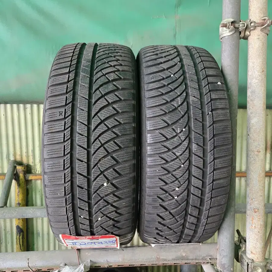 윈터크래프트 WP72 245/45 R20 103V 타이어 2개.