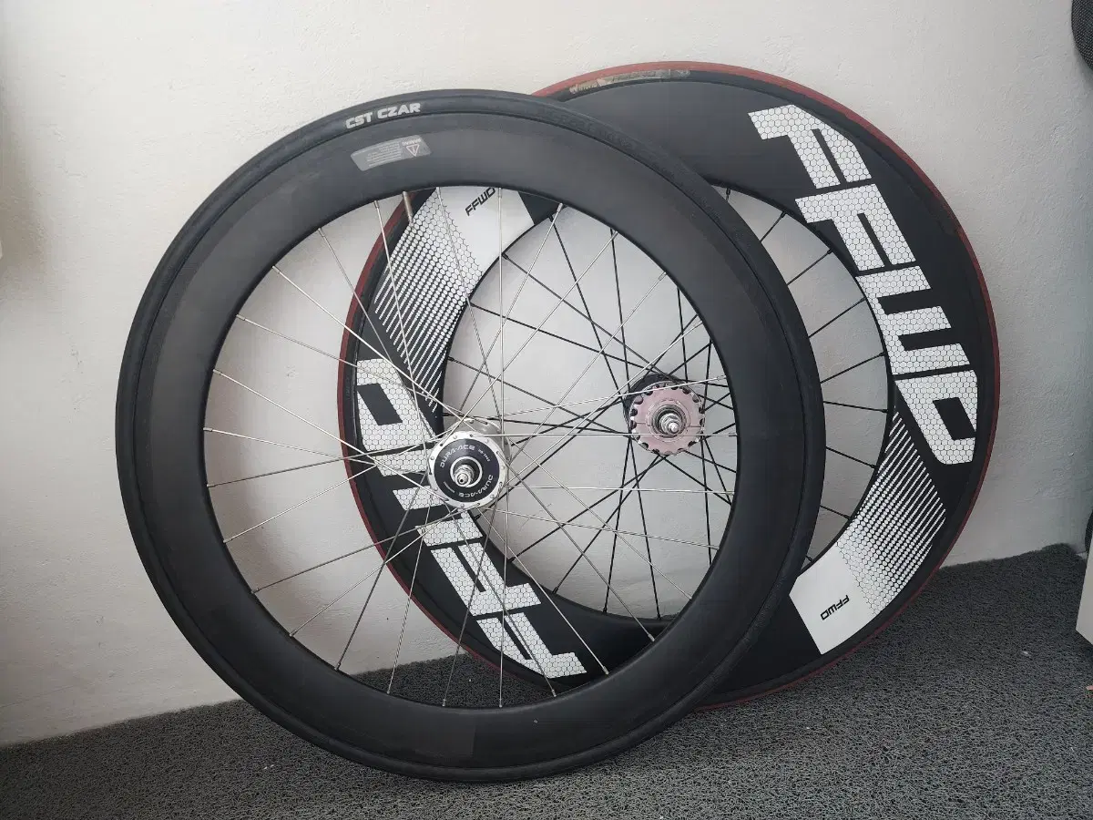 Carbon Clincher Building Wheelset with Tatoo Corlock