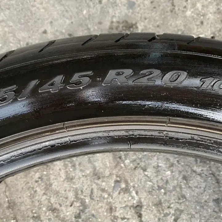 235/45R20 중고 T