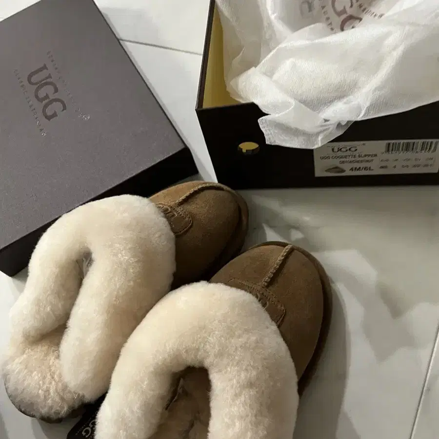 [새상품] UGG 어그 코케트 슬리퍼 체스트넛 230