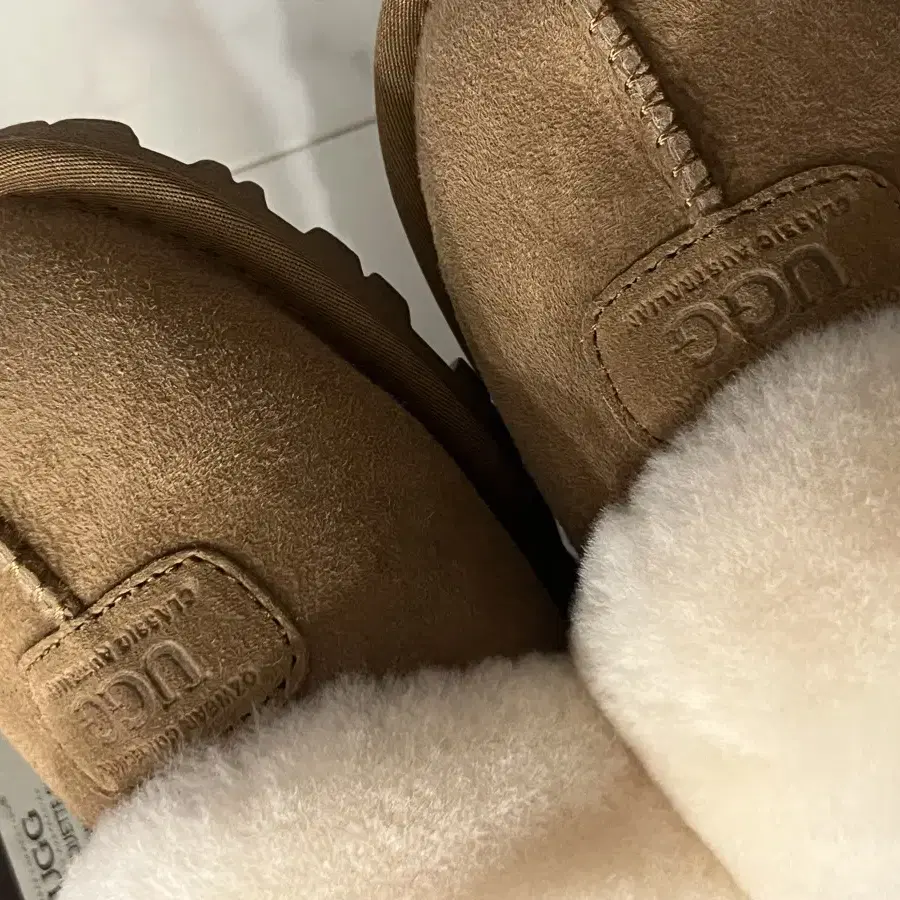 [새상품] UGG 어그 코케트 슬리퍼 체스트넛 230