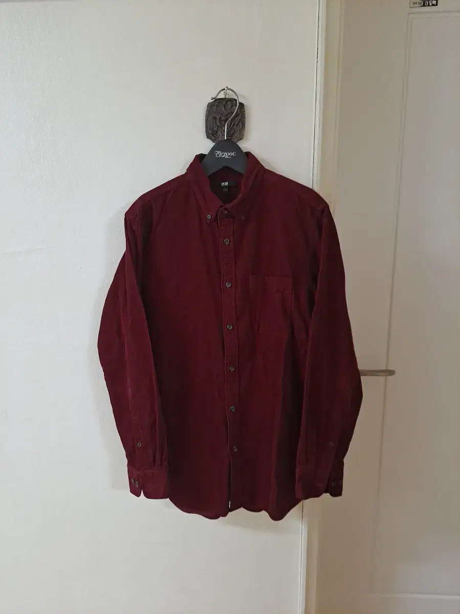 2 x Uniqlo Wine-colored Golden Southern size L